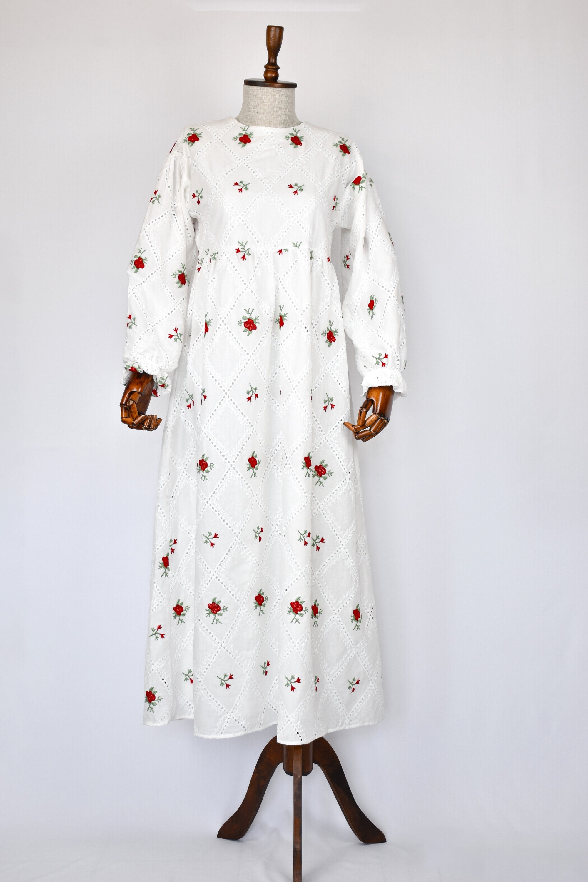 Robe Champêtre en Broderie de Fleurs - Blanche