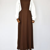 Robe-tablier marron avec chemise