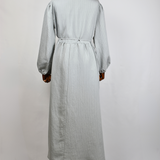 Robe Longue Gris Clair à Rayures Verticales et Nœuds Élégants